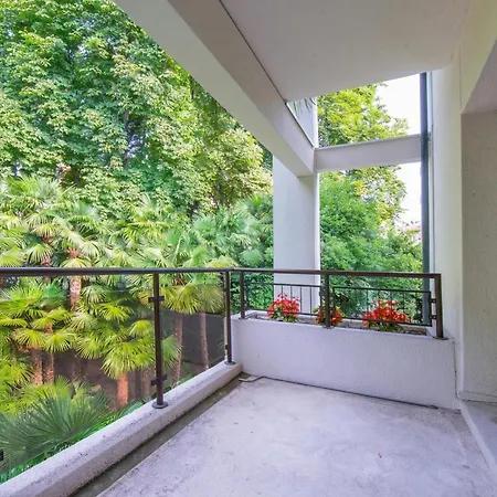 Maraini Elegante With Jacuzzi & Balcony - Happy Appartamento